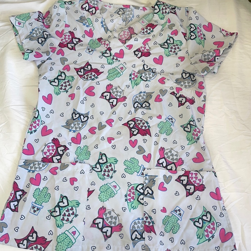 XS Womens printed scrub top (lightly worn)